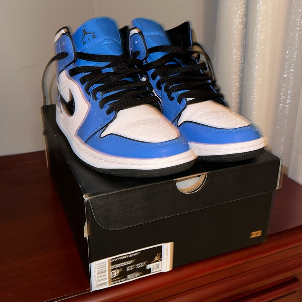 Jordan 1 Mid Signal